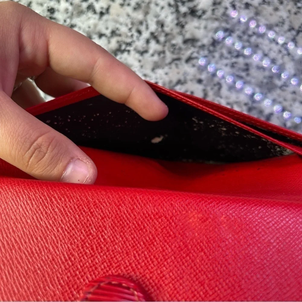 Louis Vuitton | BEAUTIFUL! MI0020 Red Epi Wallet with Kiss Lock